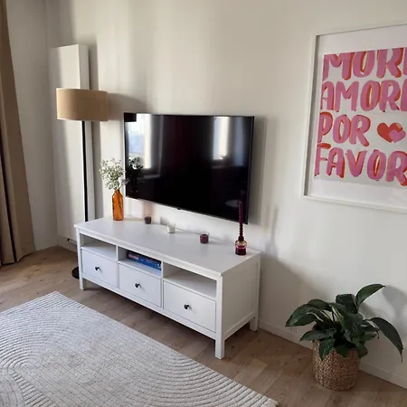 아파트 1 Og Direkt An Der Laga 2026 - Moderne Stadtwohnung Am Neusser Markt!