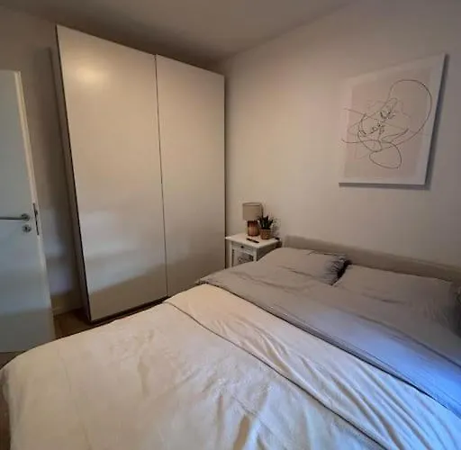 1 Og Direkt An Der Laga 2026 - Moderne Stadtwohnung Am Neusser Markt! شقة نيوس