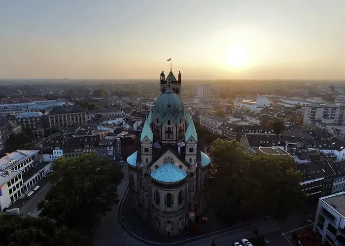 1 Og Direkt An Der Laga 2026 - Moderne Stadtwohnung Am Neusser Markt! شقة