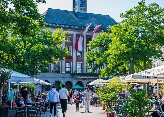1 Og Direkt An Der Laga 2026 - Moderne Stadtwohnung Am Neusser Markt! شقة