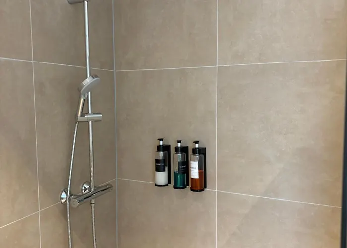 1 Og Direkt An Der Laga 2026 - Moderne Stadtwohnung Am Neusser Markt! شقة