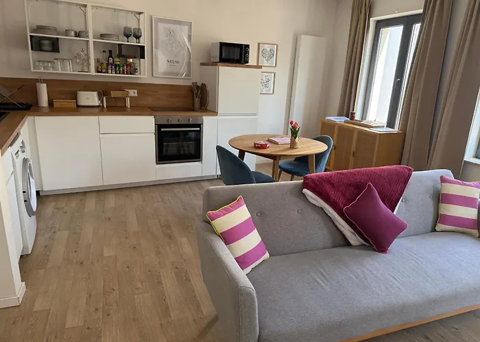 1 Og Direkt An Der Laga 2026 - Moderne Stadtwohnung Am Neusser Markt! شقة